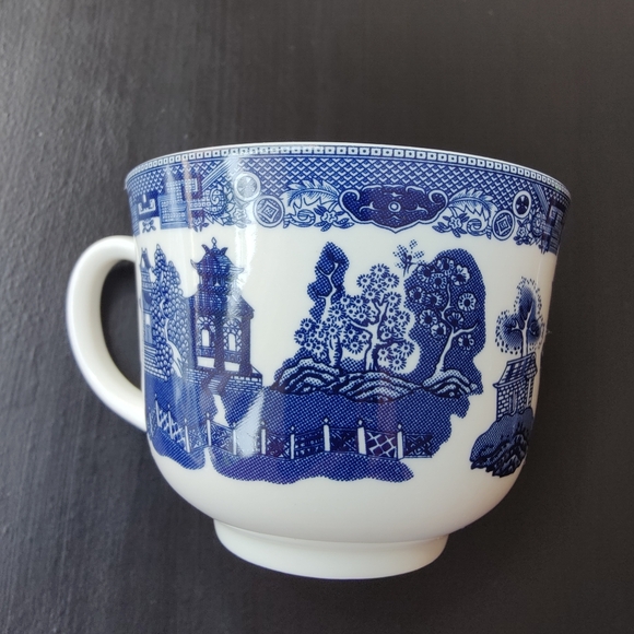 Johnson Bros | Blue Willow Cup & Saucer 🔵 - Picture 7 of 11